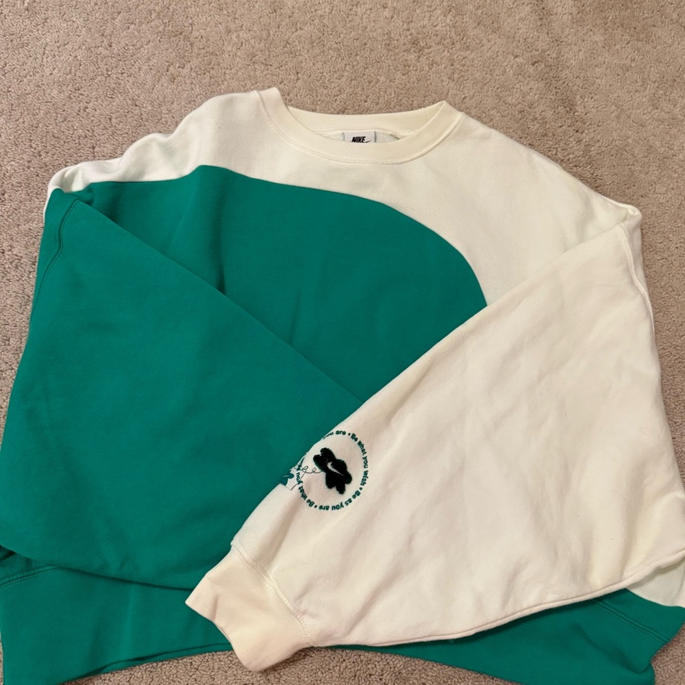Nike Green and White Crewneck